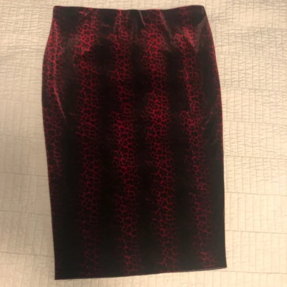 Vince Camuto Red Leopard Velvet Skirt Medium M - Picture 9 of 10